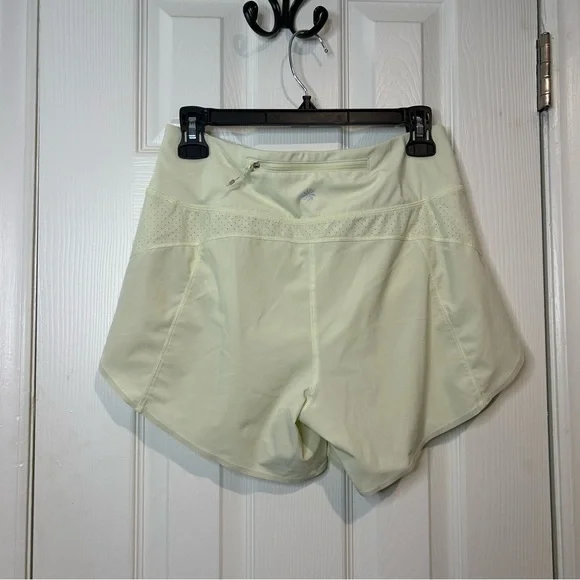 Athleta Run With It 4.5” Short in Tequila Green - Size XS - Picture 6 of 10